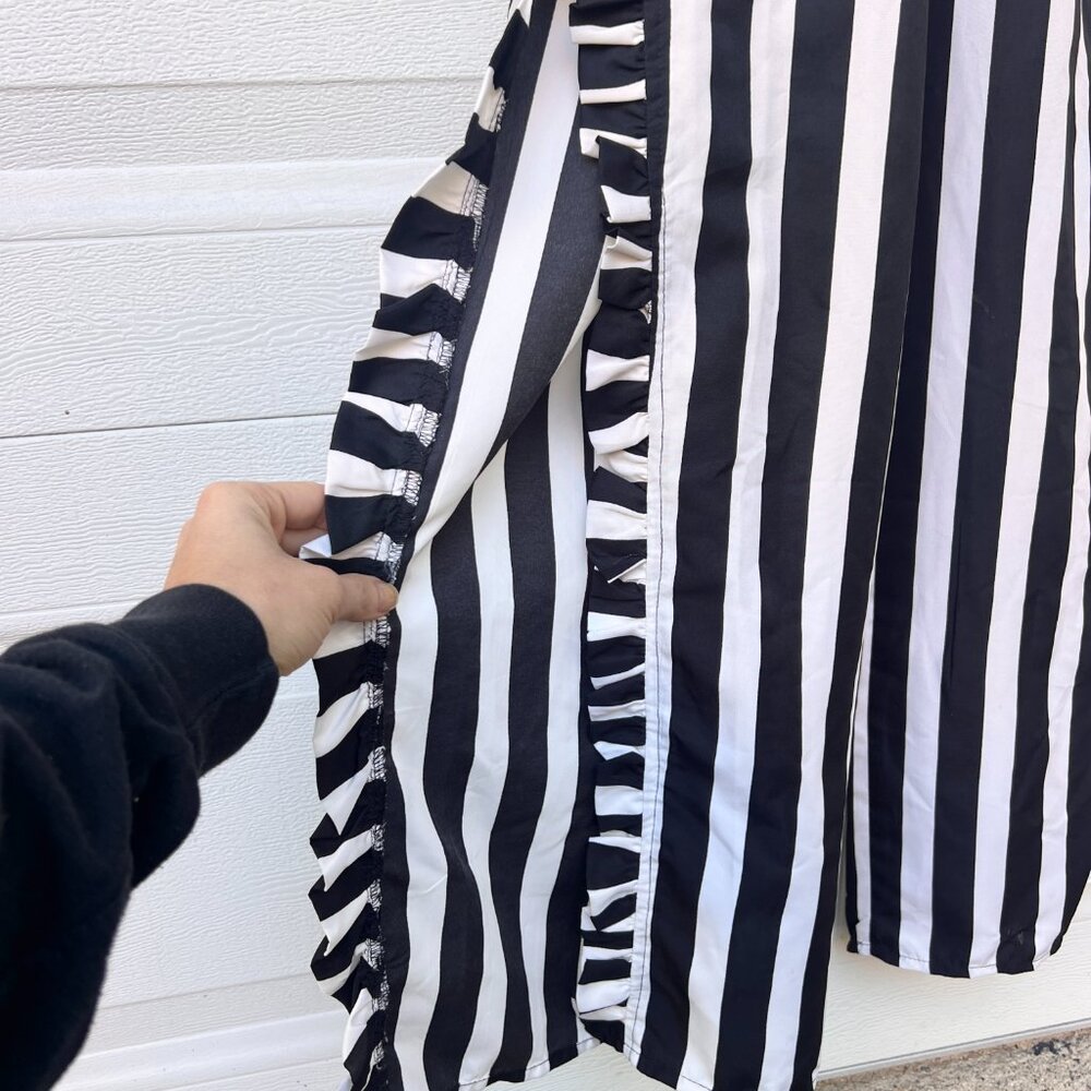 NWT- Boohoo Black and White Striped Ruffle Slit Leg Jumpsuit - Picture 5 of 9